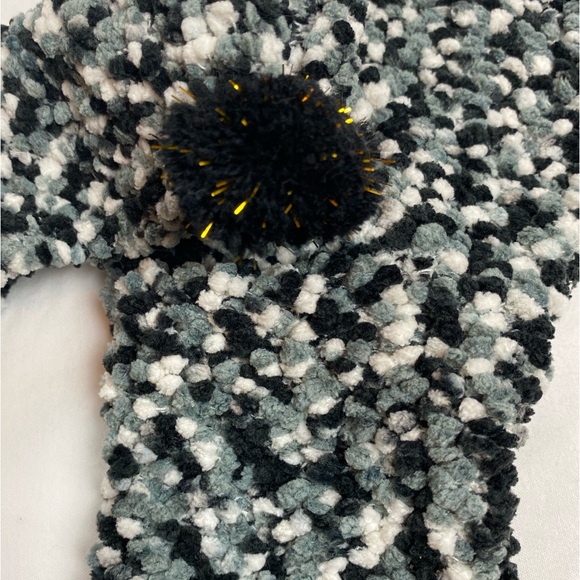 (FREE WITH PURCHASE!) BNWOT Black and White Cozy Pom Pom Socks - Picture 4 of 5